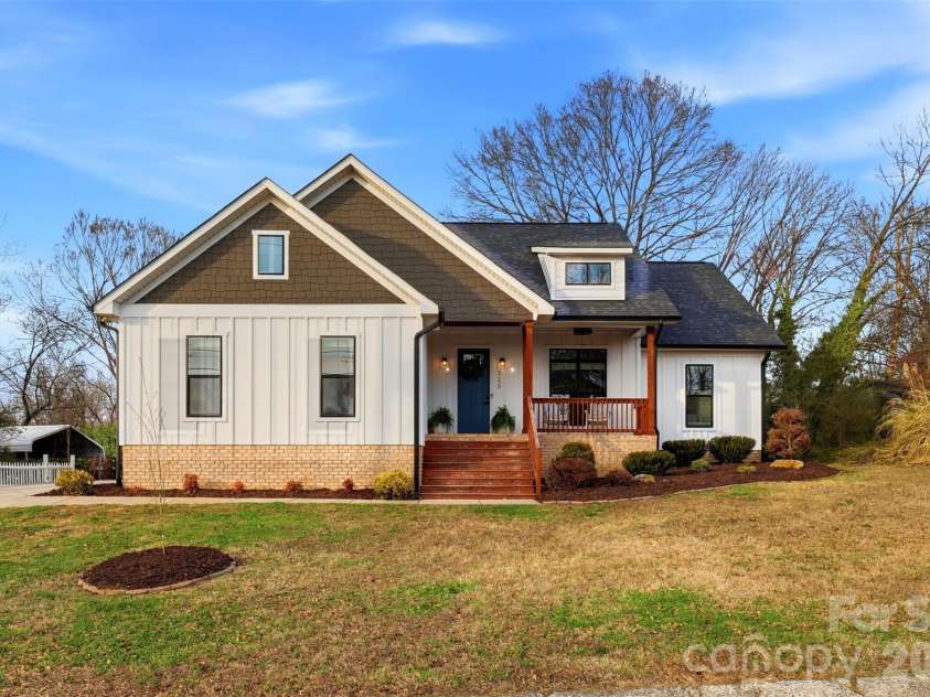 320 Elm Street, Belmont, NC 28012.  MLS# CAR4354879, YatesRealty ID 26466. 