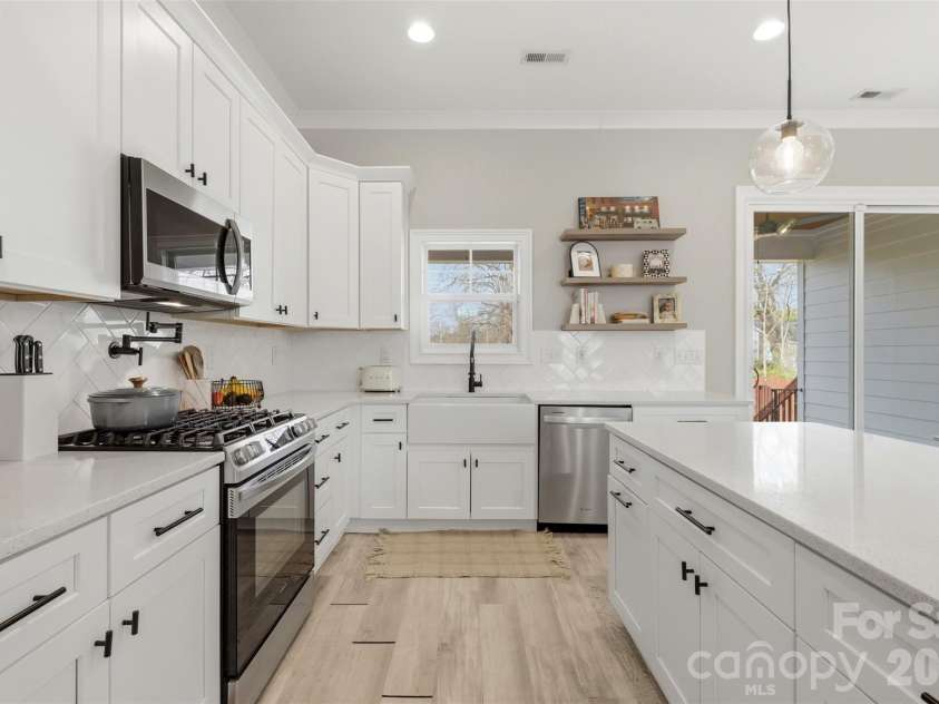 320 Elm Street, Belmont, NC 28012.  MLS# CAR4354879, YatesRealty ID 26466. 