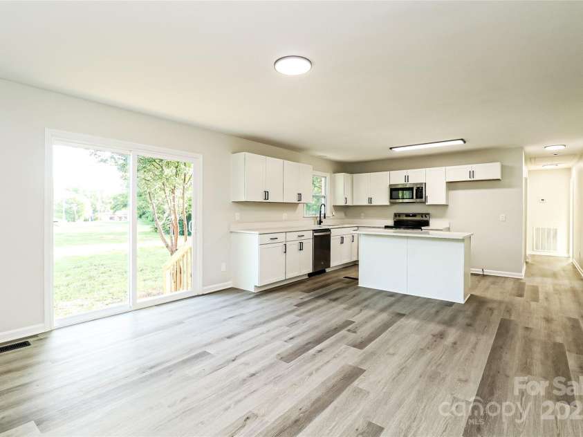 156 Woodhill Drive, Shelby, NC 28152.  MLS# CAR4280731, YatesRealty ID 26467. 