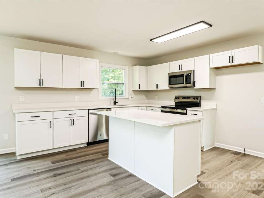 156 Woodhill Drive, Shelby, NC 28152.  MLS# CAR4280731, YatesRealty ID 26467. 