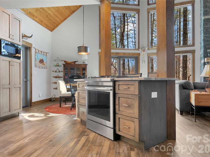 70 Unvdatlvi Court, Brevard, NC 28712.  MLS# CAR4358667, YatesRealty ID 26469. 