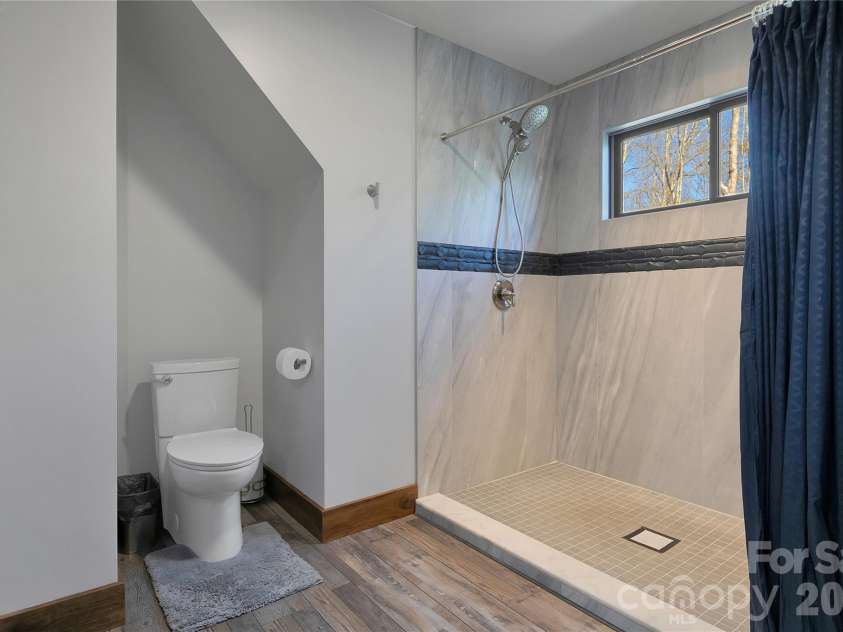 70 Unvdatlvi Court, Brevard, NC 28712.  MLS# CAR4358667, YatesRealty ID 26469. Primary bathroom