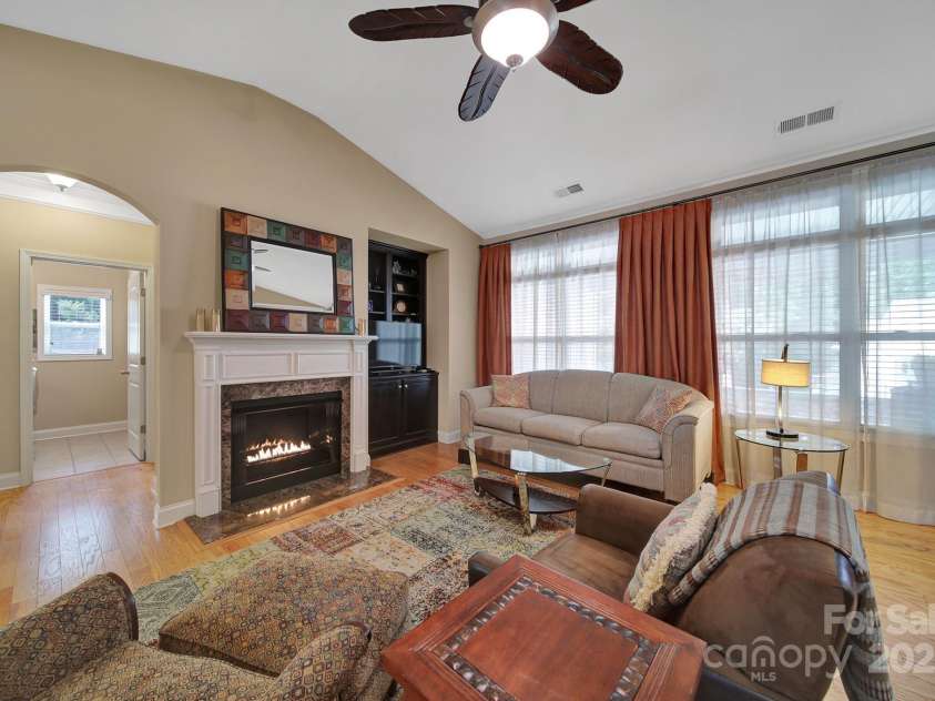 909 Autumn Glen Court, Clover, SC 29710.  MLS# CAR4265799, YatesRealty ID 26469. 