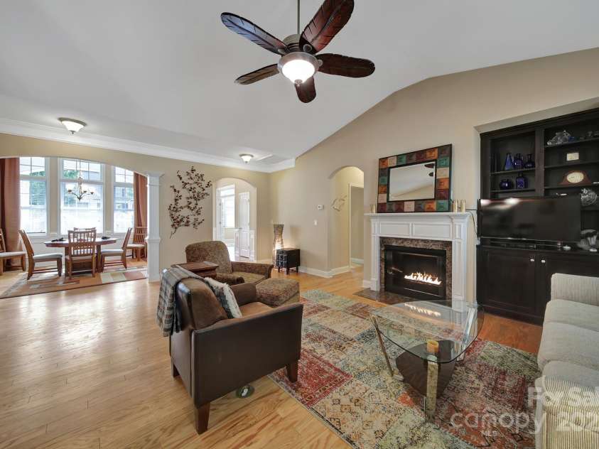 909 Autumn Glen Court, Clover, SC 29710.  MLS# CAR4265799, YatesRealty ID 26469. 