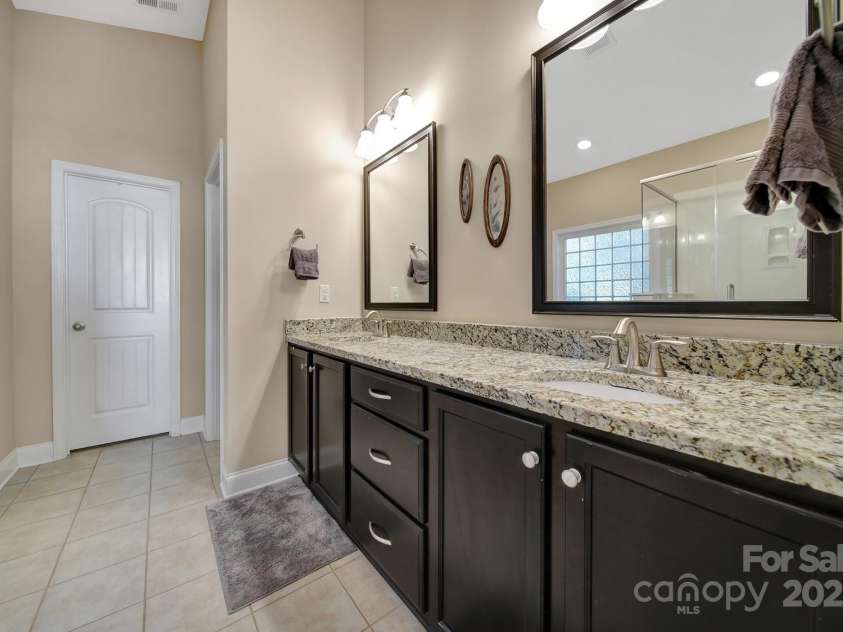 909 Autumn Glen Court, Clover, SC 29710.  MLS# CAR4265799, YatesRealty ID 26469. 