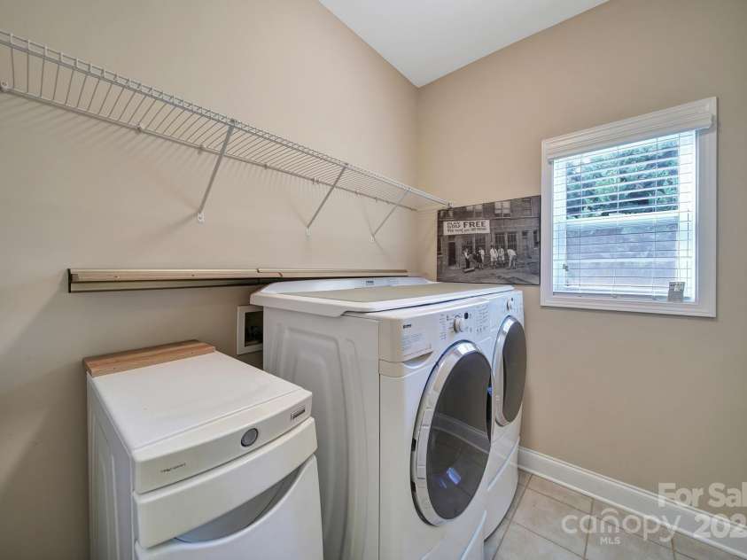 909 Autumn Glen Court, Clover, SC 29710.  MLS# CAR4265799, YatesRealty ID 26469. 