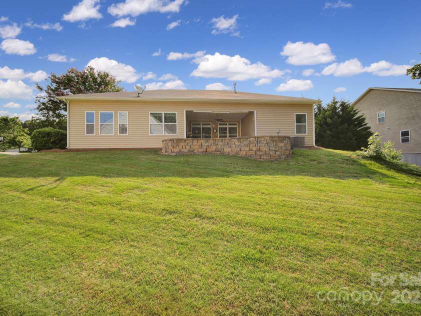 909 Autumn Glen Court, Clover, SC 29710.  MLS# CAR4265799, YatesRealty ID 26469. 