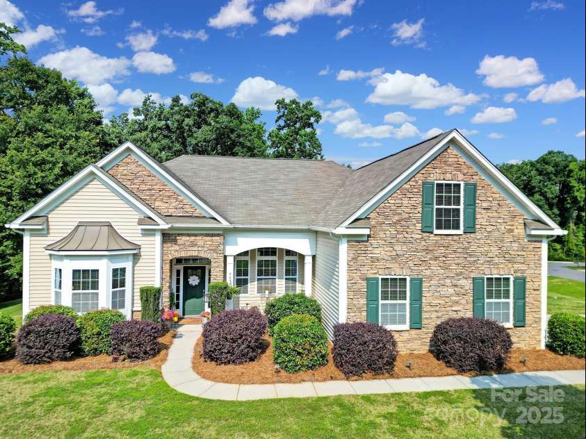 909 Autumn Glen Court, Clover, SC 29710.  MLS# CAR4265799, YatesRealty ID 26469. 