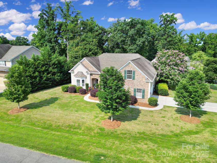 909 Autumn Glen Court, Clover, SC 29710.  MLS# CAR4265799, YatesRealty ID 26469. 