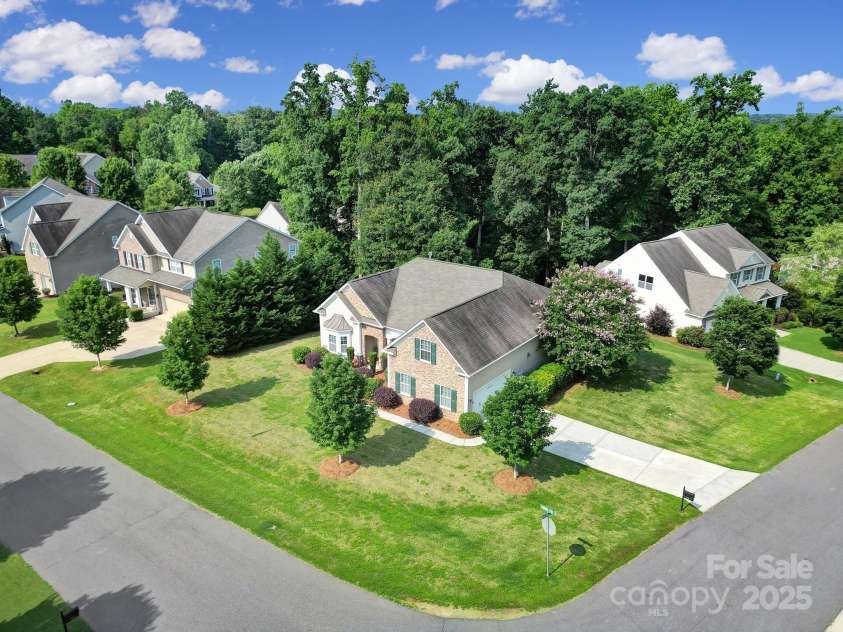 909 Autumn Glen Court, Clover, SC 29710.  MLS# CAR4265799, YatesRealty ID 26469. 