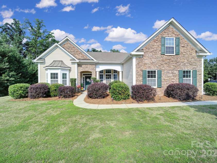 909 Autumn Glen Court, Clover, SC 29710.  MLS# CAR4265799, YatesRealty ID 26469. 
