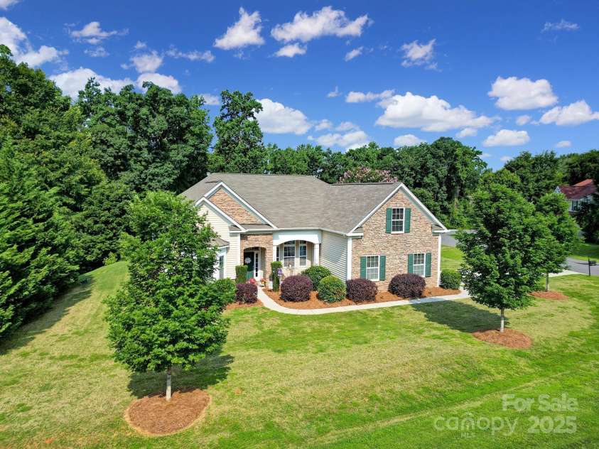 909 Autumn Glen Court, Clover, SC 29710.  MLS# CAR4265799, YatesRealty ID 26469. 