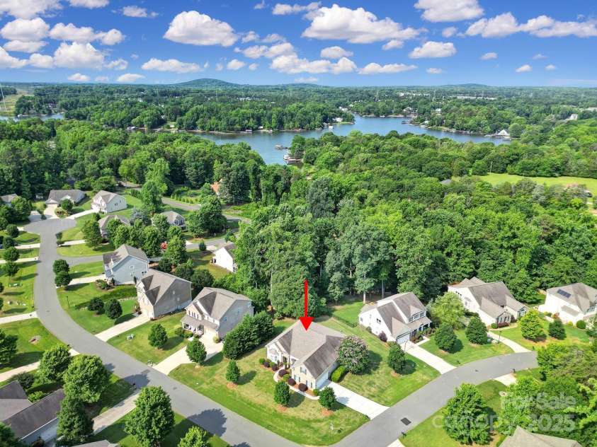 909 Autumn Glen Court, Clover, SC 29710.  MLS# CAR4265799, YatesRealty ID 26469. 