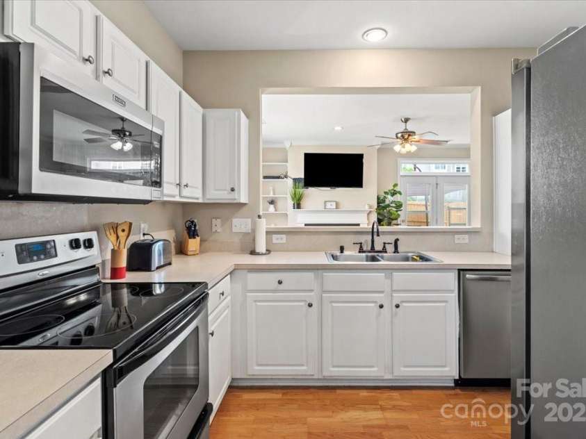 18812 Ramsey Cove Drive, Cornelius, NC 28031.  MLS# CAR4312408, YatesRealty ID 2647. 