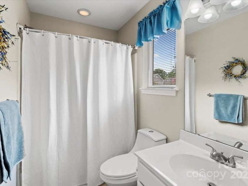 18812 Ramsey Cove Drive, Cornelius, NC 28031.  MLS# CAR4312408, YatesRealty ID 2647. 