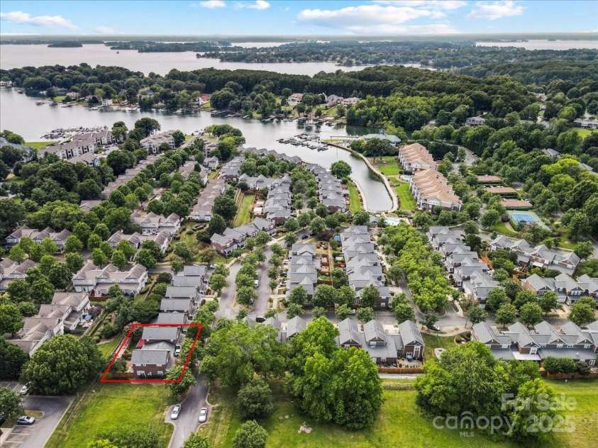 18812 Ramsey Cove Drive, Cornelius, NC 28031.  MLS# CAR4312408, YatesRealty ID 2647. 