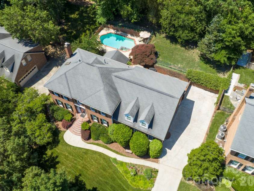 708 Barington Place, Matthews, NC 28105.  MLS# CAR4385055, YatesRealty ID 26470. 