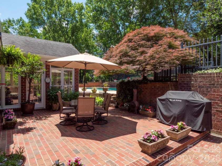 708 Barington Place, Matthews, NC 28105.  MLS# CAR4385055, YatesRealty ID 26470. 