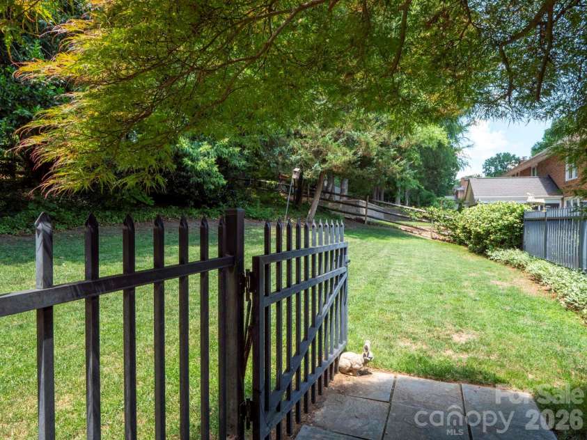 708 Barington Place, Matthews, NC 28105.  MLS# CAR4385055, YatesRealty ID 26470. 