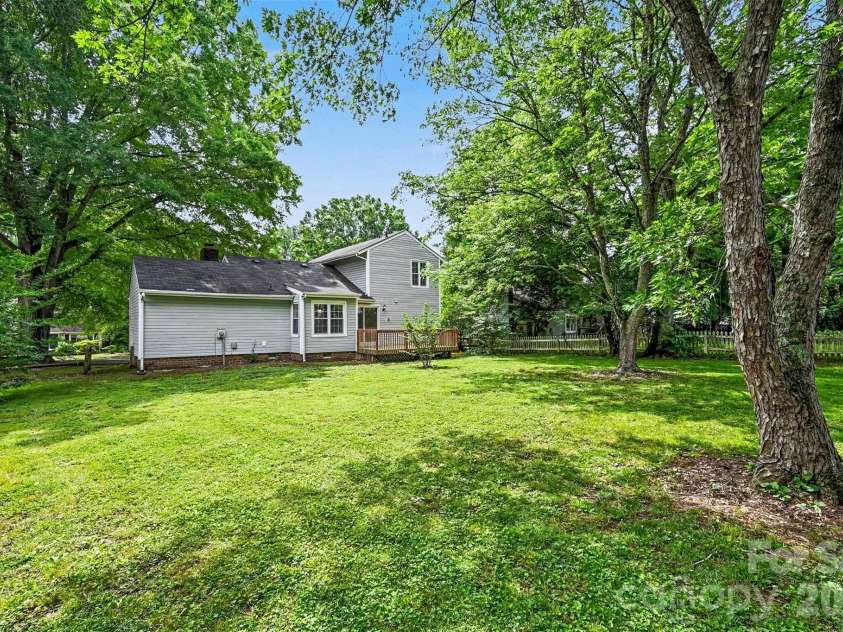 8129 Park Vista Circle, Charlotte, NC 28226.  MLS# CAR4384890, YatesRealty ID 26471. Backyard