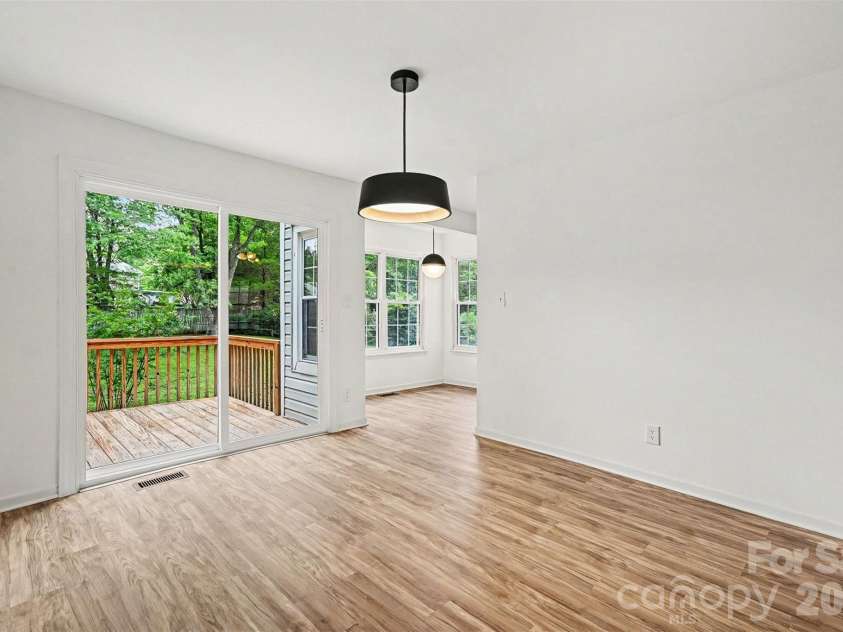 8129 Park Vista Circle, Charlotte, NC 28226.  MLS# CAR4384890, YatesRealty ID 26471. Dining Room