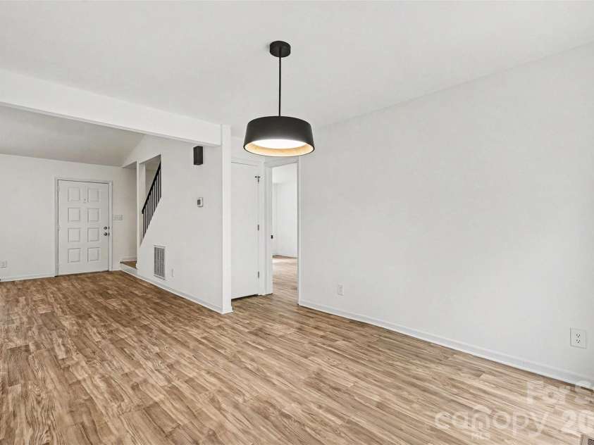 8129 Park Vista Circle, Charlotte, NC 28226.  MLS# CAR4384890, YatesRealty ID 26471. Dining Room