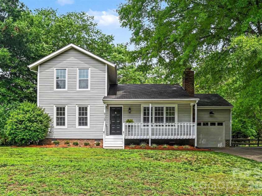 8129 Park Vista Circle, Charlotte, NC 28226.  MLS# CAR4384890, YatesRealty ID 26471. Front Exterior