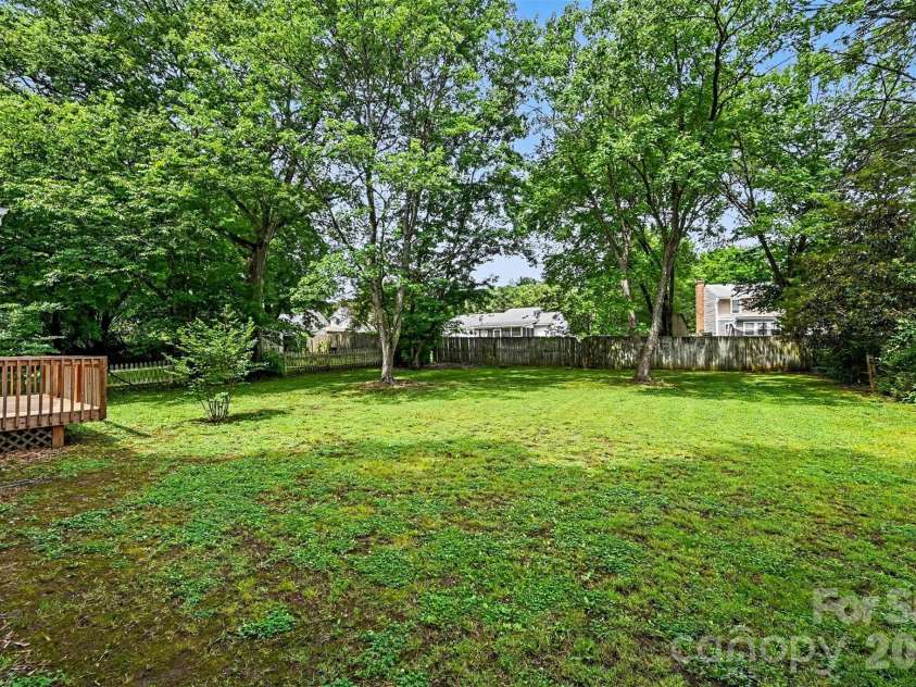 8129 Park Vista Circle, Charlotte, NC 28226.  MLS# CAR4384890, YatesRealty ID 26471. Private backyard