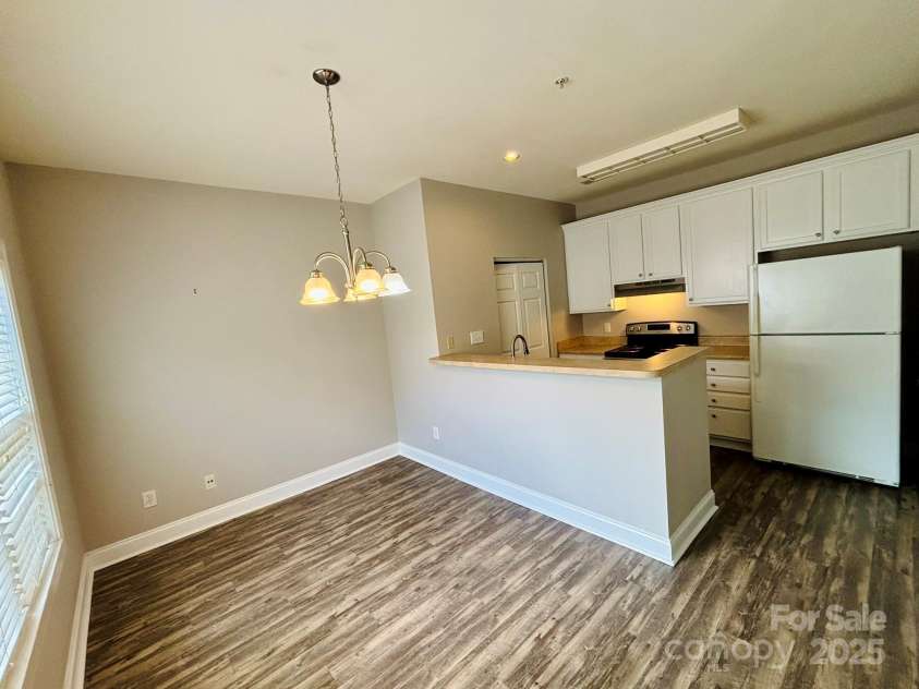 917 Shearer Street, Davidson, NC 28036.  MLS# CAR4280904, YatesRealty ID 26471. Dining area