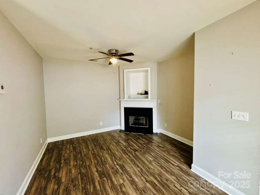 917 Shearer Street, Davidson, NC 28036.  MLS# CAR4280904, YatesRealty ID 26471. Living Room