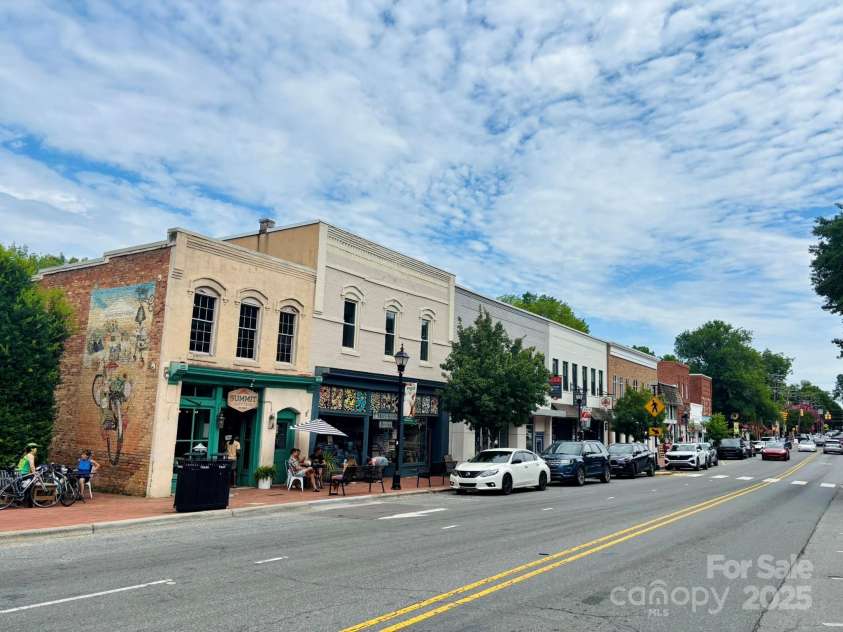 917 Shearer Street, Davidson, NC 28036.  MLS# CAR4280904, YatesRealty ID 26471. Quaint Downtown Davidson less than a mile