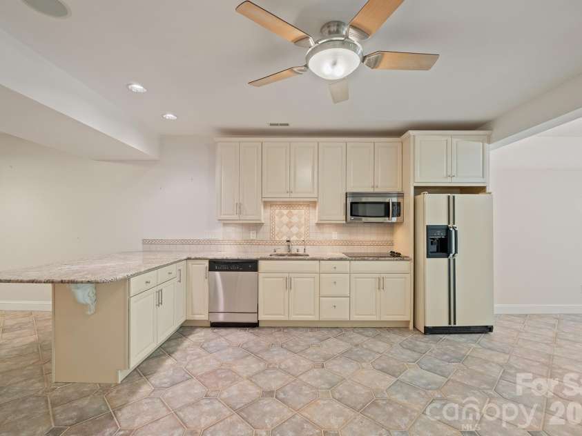 14509 Greenpoint Lane, Huntersville, NC 28078.  MLS# CAR4380000, YatesRealty ID 26472. 2nd Kitchen