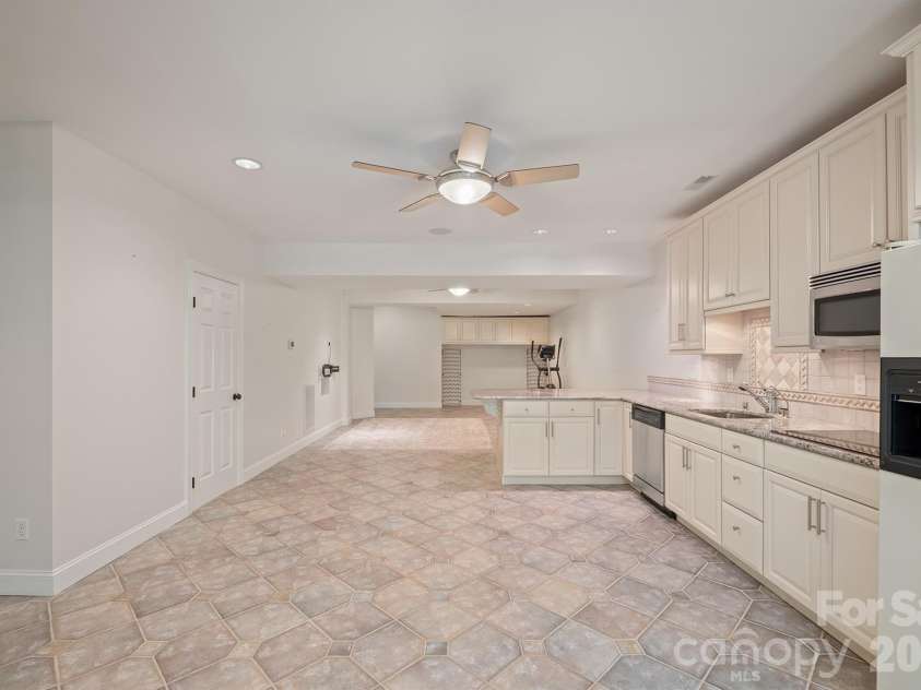 14509 Greenpoint Lane, Huntersville, NC 28078.  MLS# CAR4380000, YatesRealty ID 26472. 2nd Kitchen
