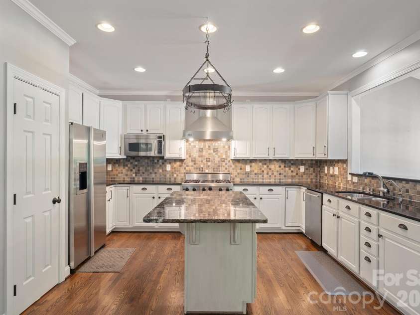 14509 Greenpoint Lane, Huntersville, NC 28078.  MLS# CAR4380000, YatesRealty ID 26472. 