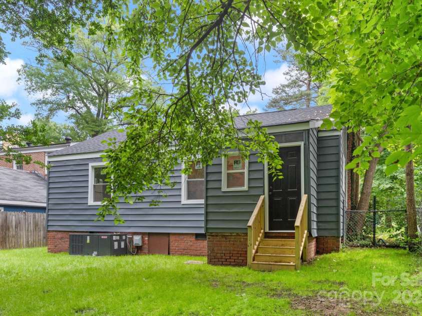 1705 Avondale Drive, Durham, NC 27701.  MLS# CAR4276503, YatesRealty ID 26472. 