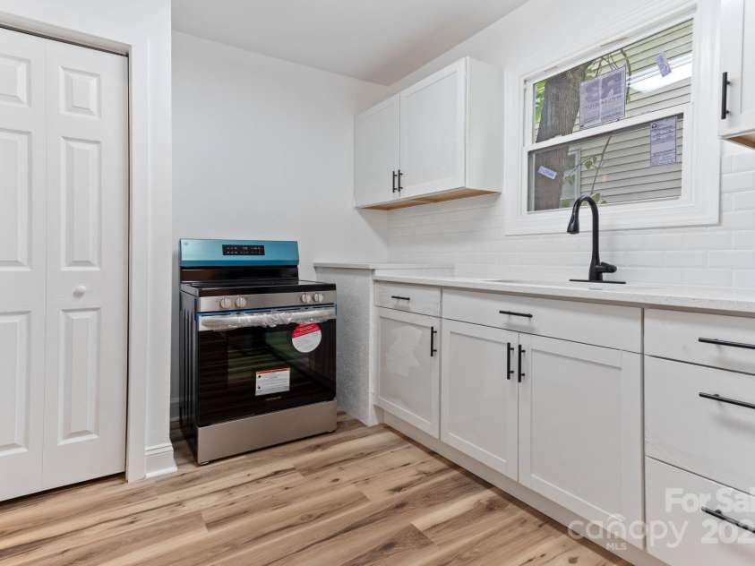 1705 Avondale Drive, Durham, NC 27701.  MLS# CAR4276503, YatesRealty ID 26472. 