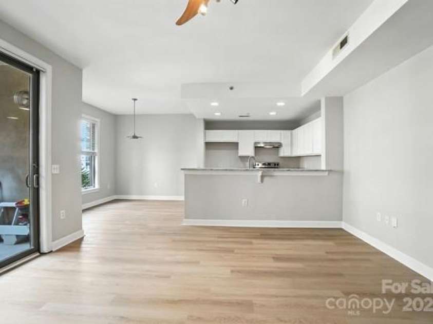 718 West Trade Street, Charlotte, NC 28202.  MLS# CAR4278302, YatesRealty ID 26474. 