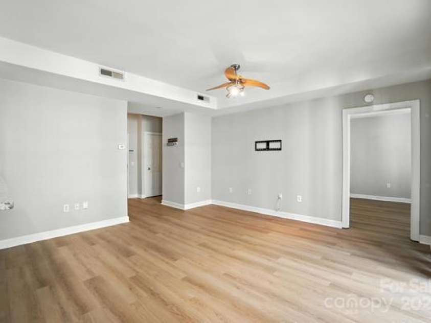 718 West Trade Street, Charlotte, NC 28202.  MLS# CAR4278302, YatesRealty ID 26474. 