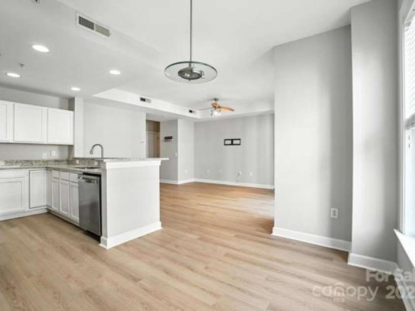 718 West Trade Street, Charlotte, NC 28202.  MLS# CAR4278302, YatesRealty ID 26474. 