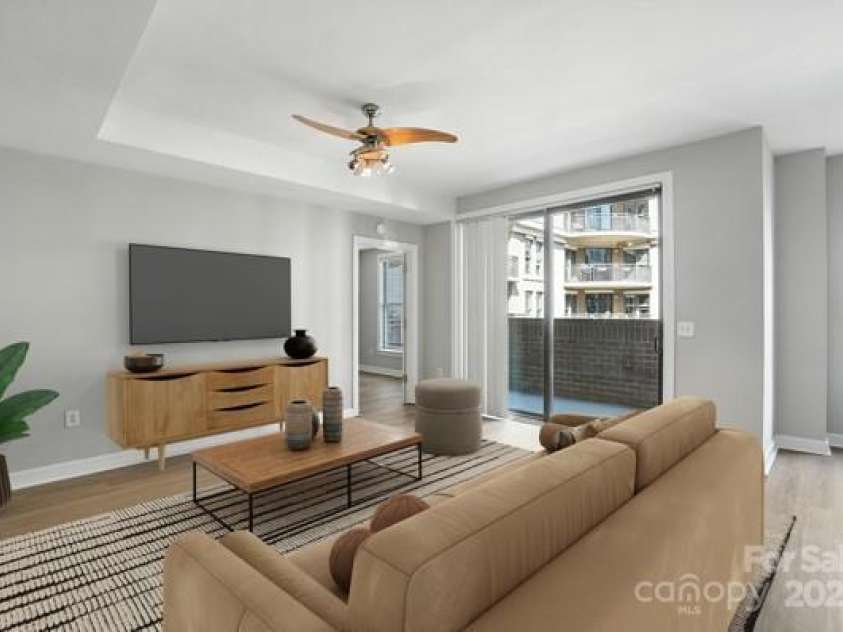 718 West Trade Street, Charlotte, NC 28202.  MLS# CAR4278302, YatesRealty ID 26474. Virtually Staged