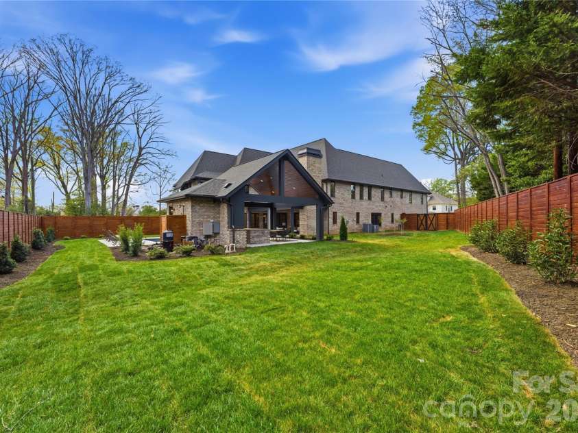 154 Canterbury Road, Charlotte, NC 28211.  MLS# CAR4361164, YatesRealty ID 26476. 