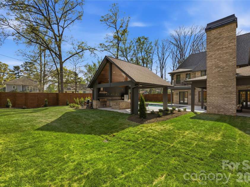 154 Canterbury Road, Charlotte, NC 28211.  MLS# CAR4361164, YatesRealty ID 26476. 