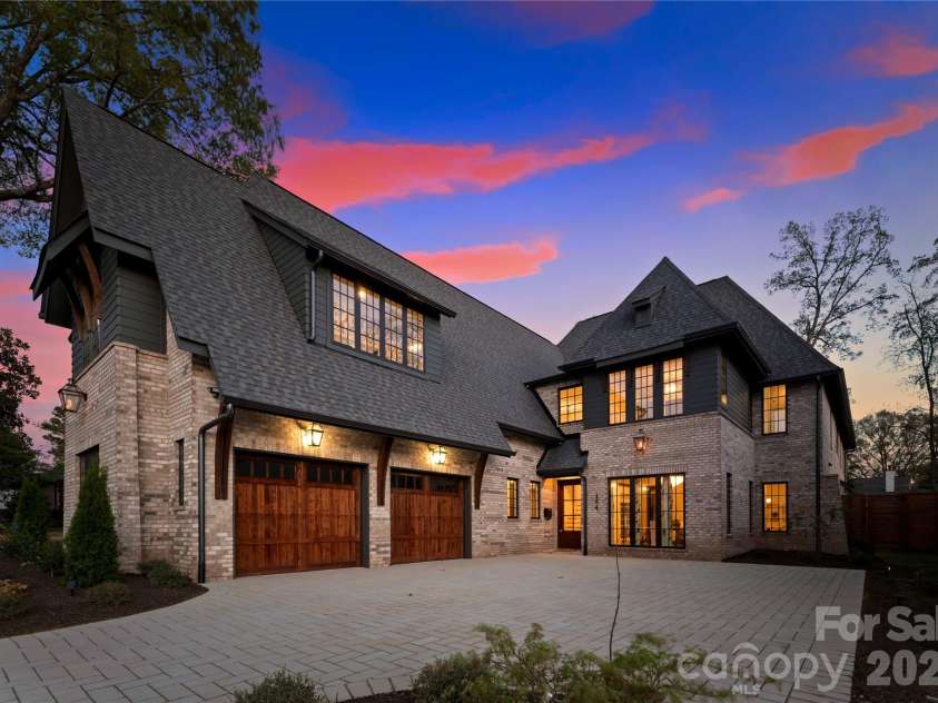 154 Canterbury Road, Charlotte, NC 28211.  MLS# CAR4361164, YatesRealty ID 26476. 