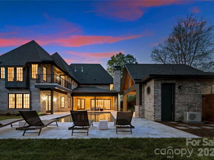 154 Canterbury Road, Charlotte, NC 28211.  MLS# CAR4361164, YatesRealty ID 26476. 