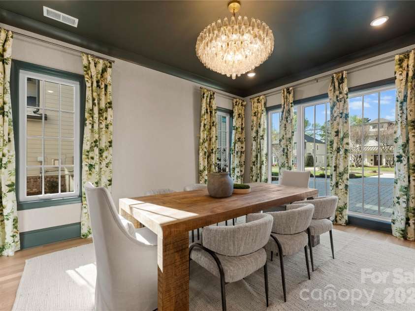 154 Canterbury Road, Charlotte, NC 28211.  MLS# CAR4361164, YatesRealty ID 26476. 