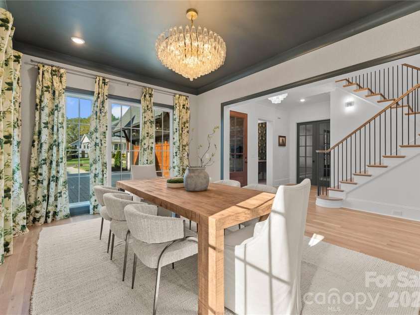 154 Canterbury Road, Charlotte, NC 28211.  MLS# CAR4361164, YatesRealty ID 26476. 