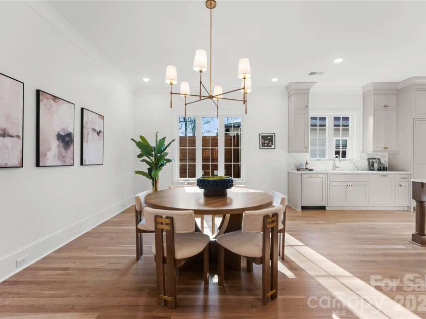 154 Canterbury Road, Charlotte, NC 28211.  MLS# CAR4361164, YatesRealty ID 26476. 