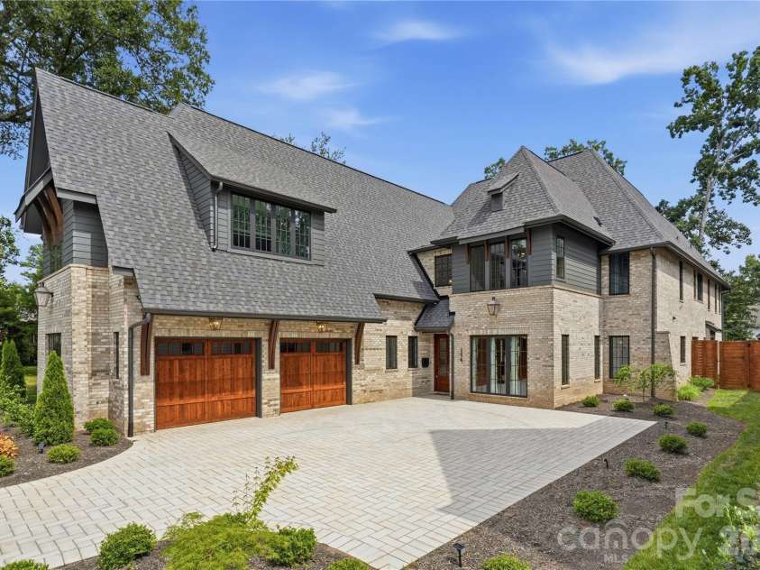 154 Canterbury Road, Charlotte, NC 28211.  MLS# CAR4402308, YatesRealty ID 26476. 