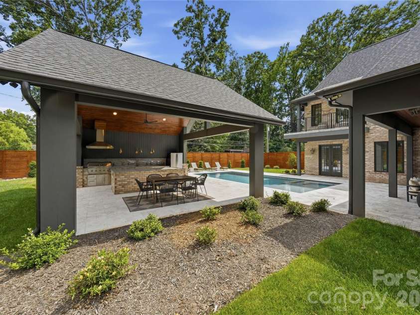 154 Canterbury Road, Charlotte, NC 28211.  MLS# CAR4402308, YatesRealty ID 26476. 