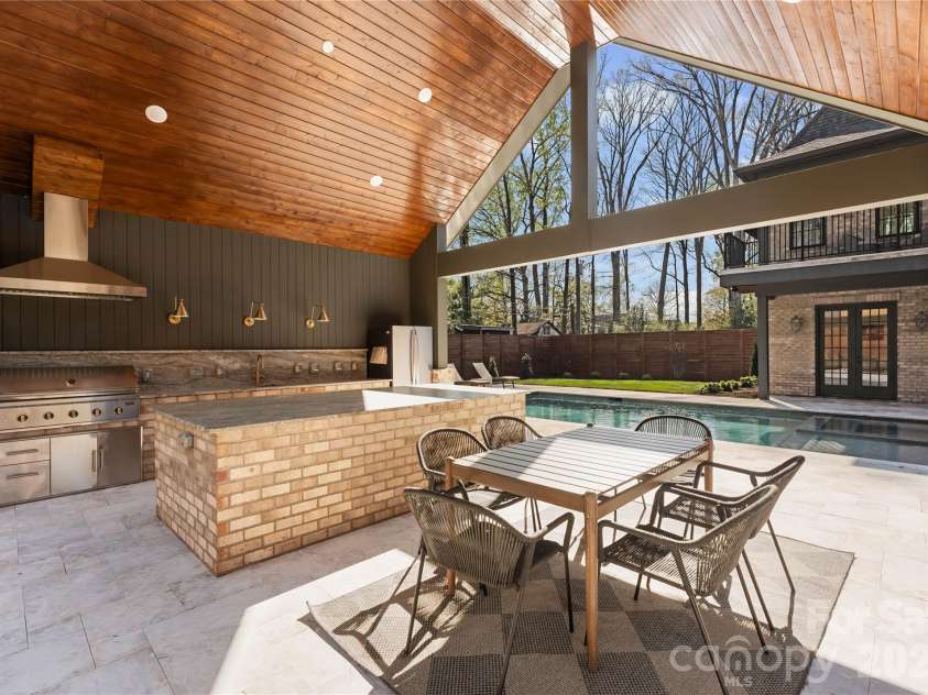 154 Canterbury Road, Charlotte, NC 28211.  MLS# CAR4402308, YatesRealty ID 26476. 